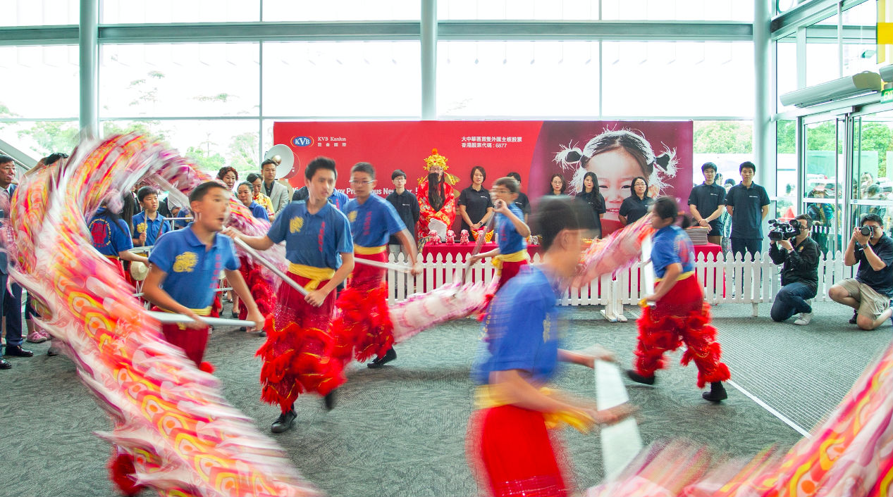 新春花市同乐日在KVB昆仑国际展台前红火开幕